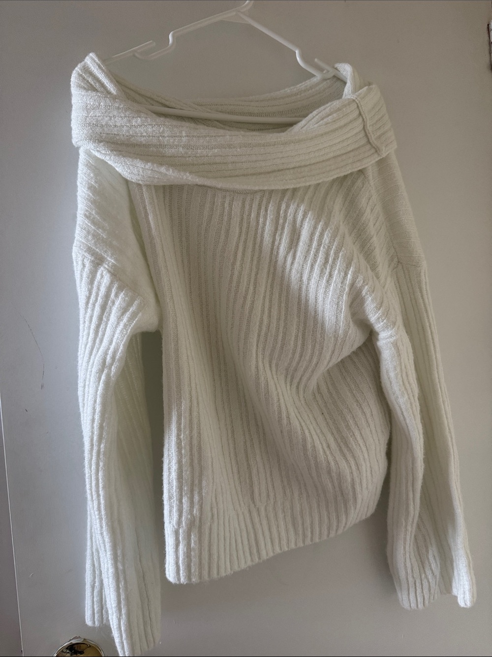Off-Shoulder Ribbed Knit Sweater - White